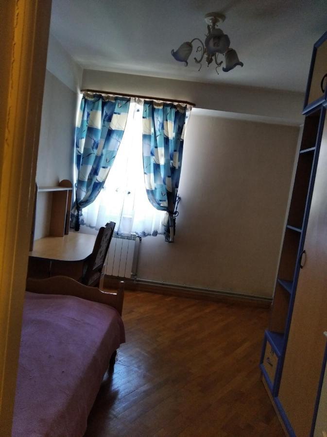 3 Room Apartment In Small Center Of יירבאן מראה חיצוני תמונה